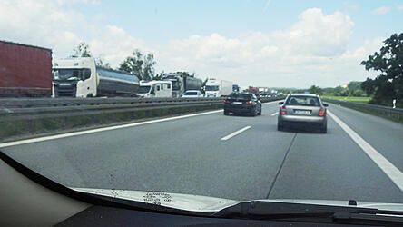 Weiterhin gilt der Appell, nicht zwingend notwendige Fahrten zu unterlassen. Weiterhin gilt der Appell, nicht zwingend notwendige Fahrten zu unterlassen.