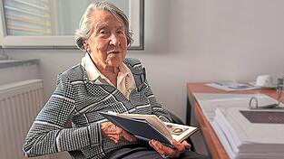 Der t&auml;gliche Marsch in den Verlag erhalten Elisabeth Pustet den wachen Geist und das g&uuml;tige L&auml;cheln.