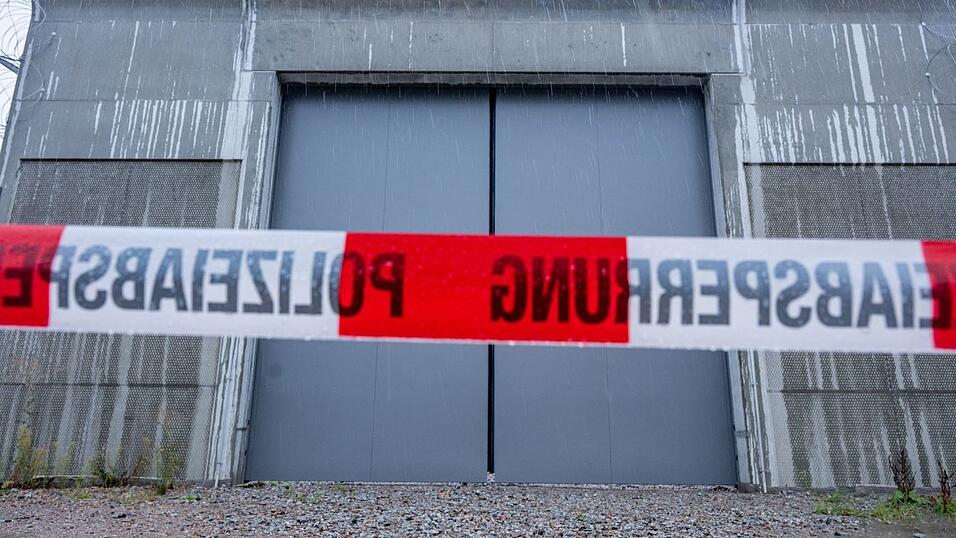 Zu den Sicherheitsmaßnahmen im Bezirkskrankenhaus Straubing gehört unter anderem ein Verbot von Kunststoffspiegeln. (Archivbild)