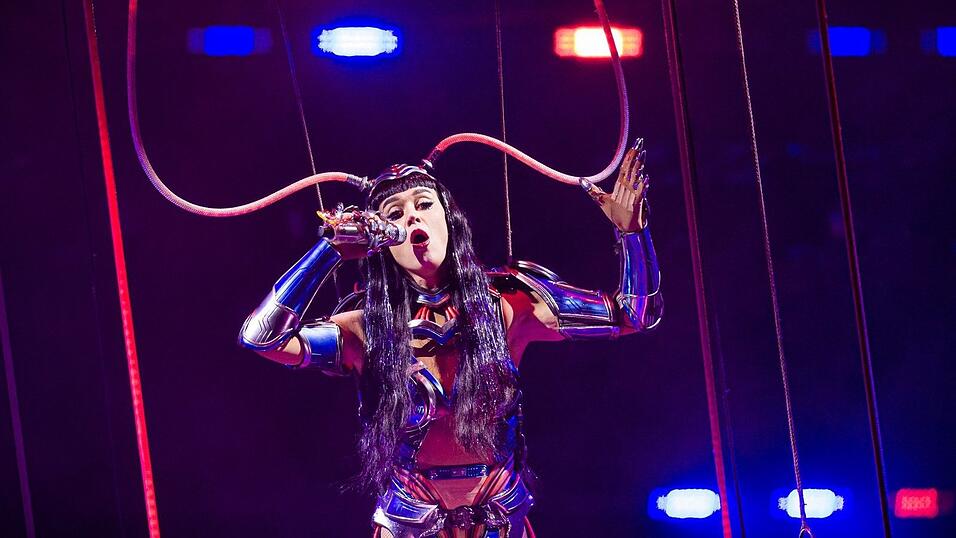 Vier Konzerte der Sängerin sind in Deutschland geplant, nach Perrys Auftritt in Hannovers ZAG-Arena sollen Auftritte in Berlin (21. Oktober), Köln (23. Oktober) und München (31. Oktober) folgen. Vier Konzerte der Sängerin sind in Deutschland geplant, nach Perrys Auftritt in Hannovers ZAG-Arena sollen Auftritte in Berlin (21. Oktober), Köln (23. Oktober) und München (31. Oktober) folgen.