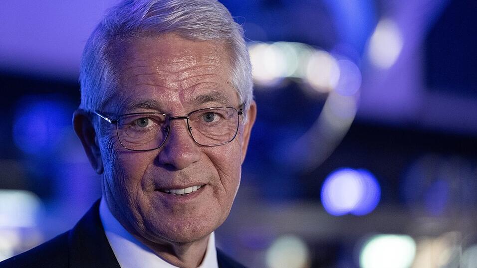 Fraport-Chef Schulte er&ouml;ffnet das dritte Terminal des Frankfurter Flughafens.