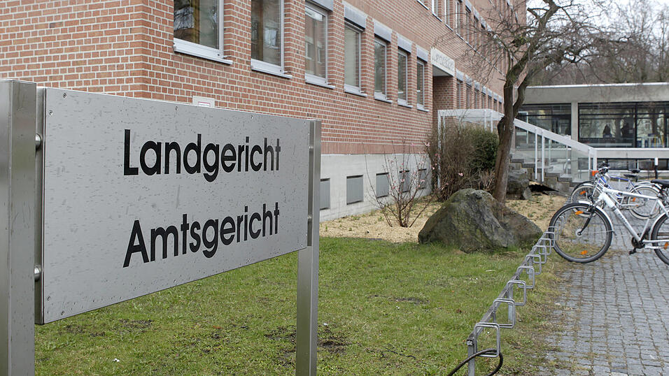 Auch in zweiter Instanz schweigt der Rentner vor dem Gericht.