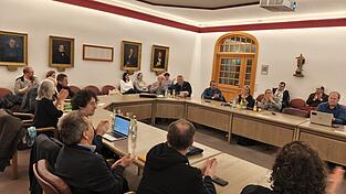 Der genze Stadtrat aplaudierte Katharina Peter und Julia Lange