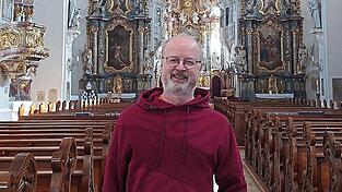 Er ist da, wenn Menschen nicht mehr weiterwissen: Mit Stadtpfarrer Jens Bartsch teilen viele Gläubige ihre Sorgen. Er ist da, wenn Menschen nicht mehr weiterwissen: Mit Stadtpfarrer Jens Bartsch teilen viele Gläubige ihre Sorgen.