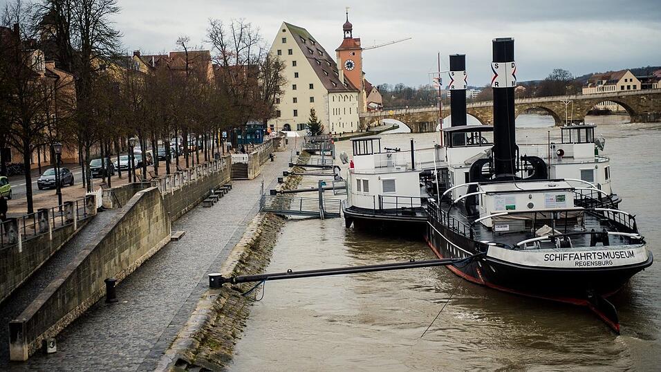 Regensburg bereitet sich auf das Hochwasser vor.
