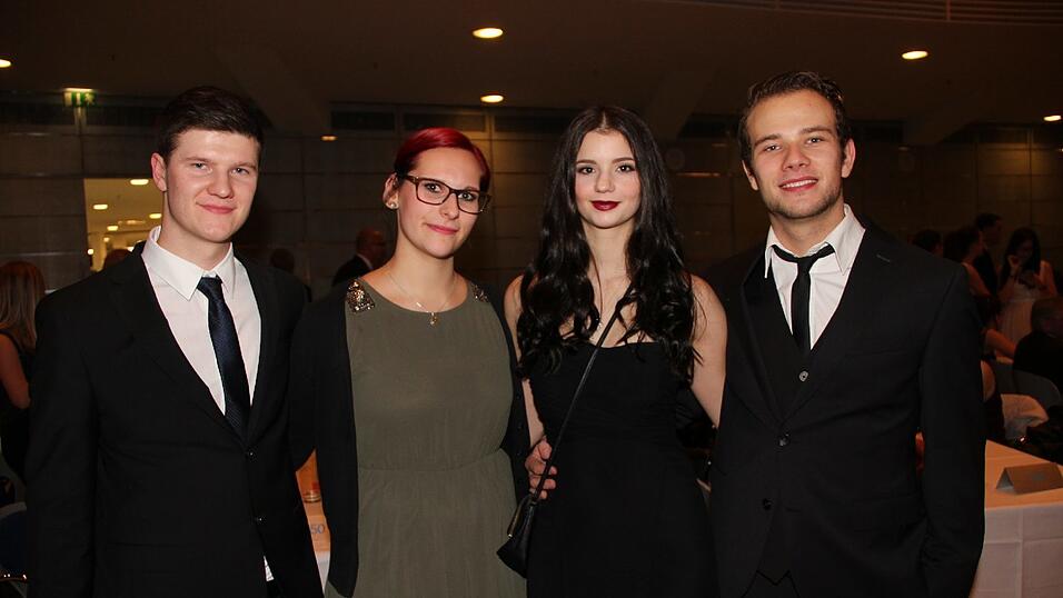 Die Bilder vom Abschlussball der Tanzschule Seidel in der Fraunhofer-Halle am 28. November. Die Bilder vom Abschlussball der Tanzschule Seidel in der Fraunhofer-Halle am 28. November.