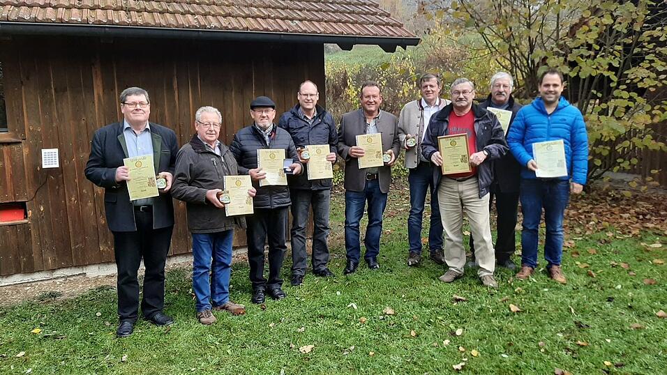 Otto Kötterl, Franz Gold, Hans Aschenbrenner, Alfred Hilmer, Thomas Mühlbauer, Robert Zwickl, Franz Salzberger, Josef Brem, Stefan Kiermeier (von links).