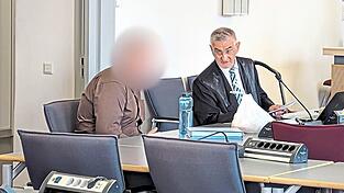 Anwalt Helmut M&ouml;rtl will f&uuml;r seinen Mandanten einen geschlossenen Drogen-entzug heraushandeln. Es droht aber auch die Sicherungsverwahrung.