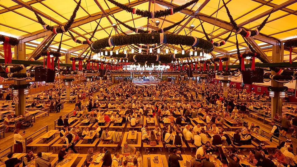 Die Festhalle Schottenhamel auf dem Münchner Oktoberfest. (Archivbild) Die Festhalle Schottenhamel auf dem Münchner Oktoberfest. (Archivbild)