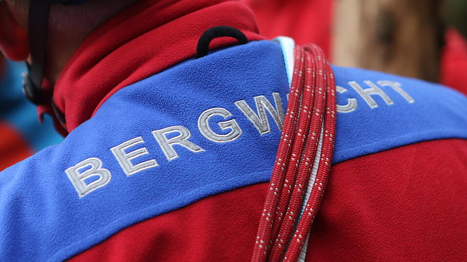 Drei Wanderer aus Ostbayern sind am Samstagnachmittag an der Maiwand (Kreis Rosenheim) tödlich verunglückt. Drei Wanderer aus Ostbayern sind am Samstagnachmittag an der Maiwand (Kreis Rosenheim) tödlich verunglückt.