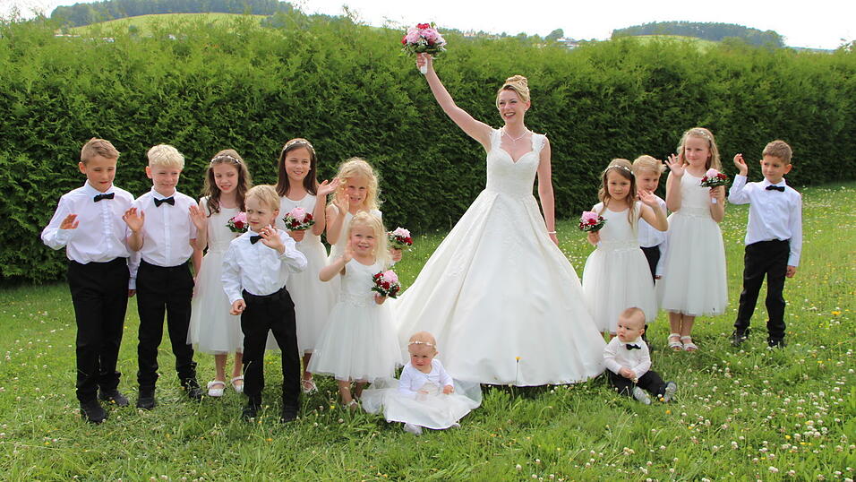 So sah die Pfingstbraut in ihrem wei&szlig;en Kleid aus.