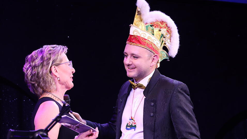 Die erste Narrhalla-Sitzung 2025 sorgte für Begeisterung. Die erste Narrhalla-Sitzung 2025 sorgte für Begeisterung.