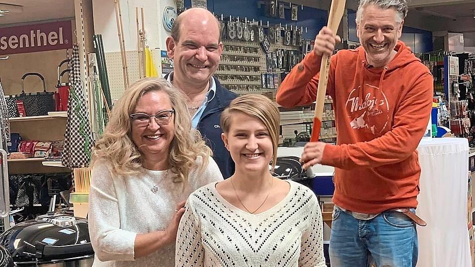 Sichtlich Spaß hatten die Betriebe, wie der Werkmarkt Alteneder, bei den Dreharbeiten mit 'Fleischi'. Sichtlich Spaß hatten die Betriebe, wie der Werkmarkt Alteneder, bei den Dreharbeiten mit 'Fleischi'.