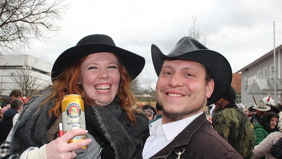 Viele Faschings-Fans haben sich am Samstag den Umzug in Langenbach angesehen. Viele Faschings-Fans haben sich am Samstag den Umzug in Langenbach angesehen.