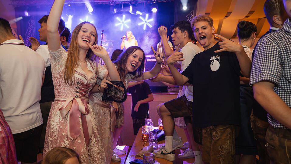 Die Partybilder vom Sonntag, 18. August, aus dem Festzelt Nothaft. Die Partybilder vom Sonntag, 18. August, aus dem Festzelt Nothaft.
