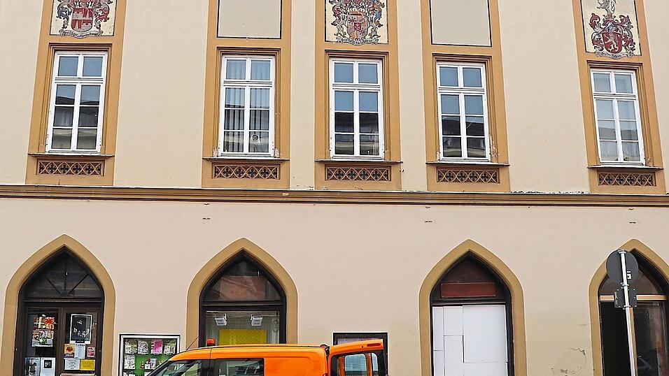 Besonders stark verwittert ist laut Angaben der Fachplaner die Westfassade des Rathauses.