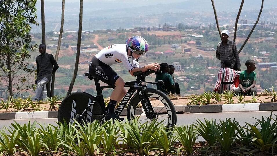 Auftakt der Rad-WM in Ruanda: Die Deutsche Antonia Niedermaier beim Einzelzeitfahren. Auftakt der Rad-WM in Ruanda: Die Deutsche Antonia Niedermaier beim Einzelzeitfahren.