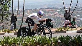 Auftakt der Rad-WM in Ruanda: Die Deutsche Antonia Niedermaier beim Einzelzeitfahren.