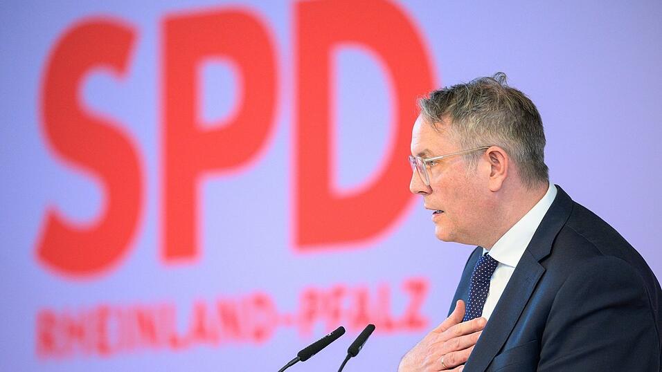 Schweitzer wirbt nach 35 Jahren SPD-Regierung in Rheinland-Pfalz für die erste Koalition mit der CDU im Bundesland. (Archivbild) Schweitzer wirbt nach 35 Jahren SPD-Regierung in Rheinland-Pfalz für die erste Koalition mit der CDU im Bundesland. (Archivbild)