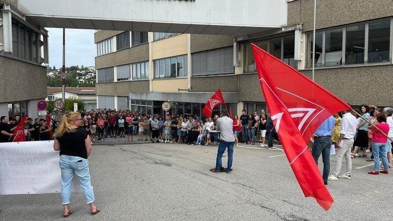 Mitarbeiter des Regener Rodenstock-Werks haben im Rahmen einer Betriebsversammlung Anfang September gegen den Abbau von Arbeitspl&auml;tzen demonstriert.