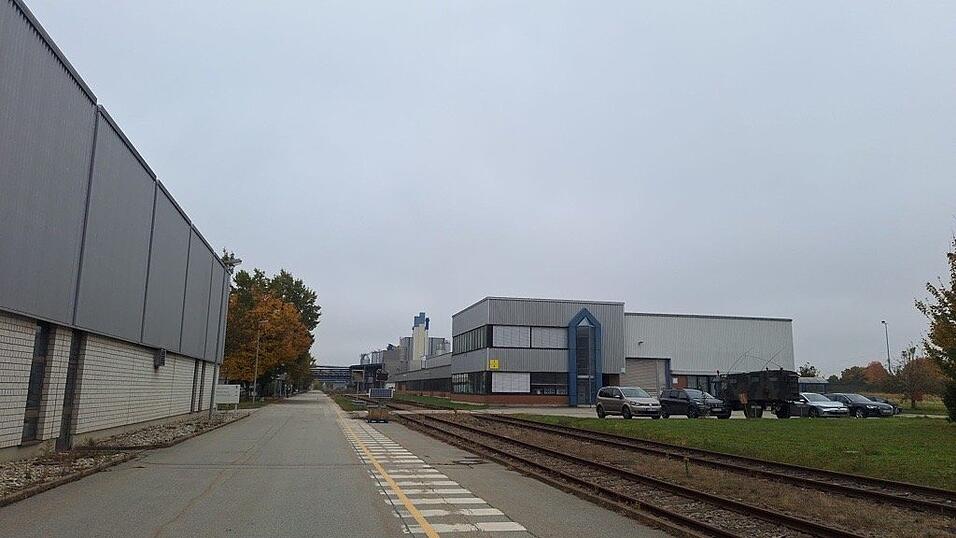 Das Industriestammgleis Plattling wird durch die Ansiedlung von Bayernhafen auf dem ehemaligen UPM-Gel&auml;nde eine neue Belebung erfahren.