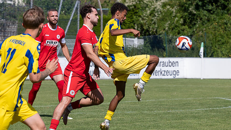 Der SV Türk Gücü Straubing (in Rot) hat als Landesliga-Aufsteiger nach fünf Spielen schon zehn Punkte - ein Saisonstart nach Maß. Der SV Türk Gücü Straubing (in Rot) hat als Landesliga-Aufsteiger nach fünf Spielen schon zehn Punkte - ein Saisonstart nach Maß.