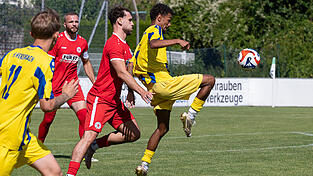 Der SV Türk Gücü Straubing (in Rot) hat als Landesliga-Aufsteiger nach fünf Spielen schon zehn Punkte - ein Saisonstart nach Maß. Der SV Türk Gücü Straubing (in Rot) hat als Landesliga-Aufsteiger nach fünf Spielen schon zehn Punkte - ein Saisonstart nach Maß.
