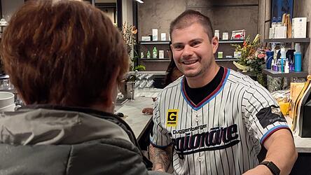 Perfekte Latte-Art, serviert von Legion&auml;re-Pitcher Christian Pedrol.