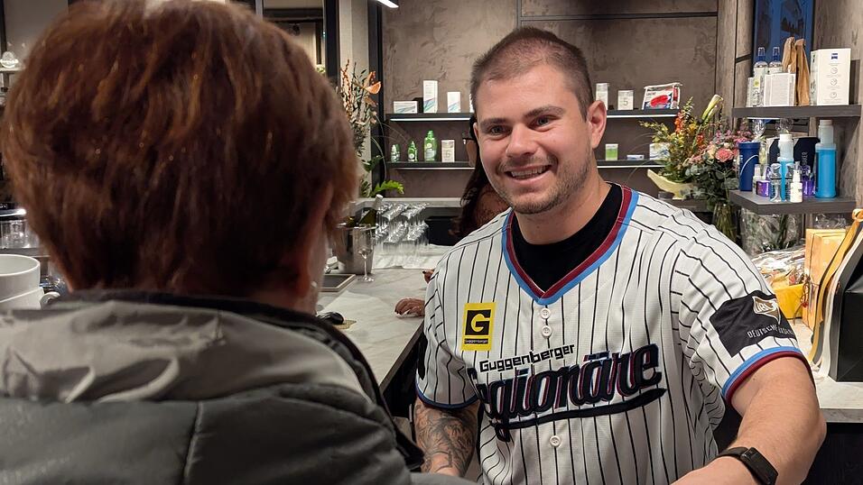 Perfekte Latte-Art, serviert von Legion&auml;re-Pitcher Christian Pedrol.