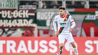 Augsburgs Elvis Rexhbecaj wechselt zu seinem Jugendclub zur&uuml;ck. (Archivbild)