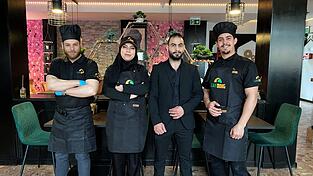 Fooad Zain Aldeen (2.v.r) und sein Team haben das &bdquo;Lam Dong 5&ldquo; er&ouml;ffnet.