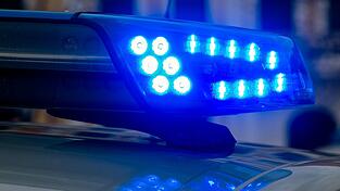 Die Polizei sucht nach zwei Unbekannten, die Pralinen im Wert von 1.000 Euro in ihren Einkaufswagen gelegt haben und verschwunden sind - ohne zu bezahlen. (Symbolbild)