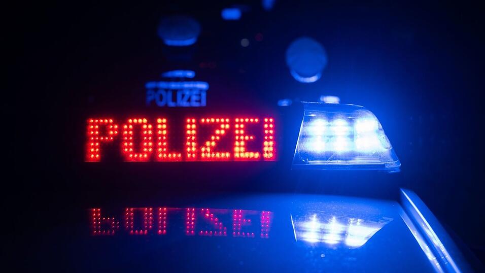 Als der Mann zu Boden ging, soll der T&auml;ter den Angaben nach auf ihn eingeschlagen haben. (Symbolbild)