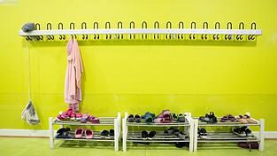 Ab dem Schuljahr 2026/2027 besteht ein Rechtsanspruch auf Betreuung, der auch f&uuml;r viele Ferienwochen gilt. Das wirft im Regensburger Land allerlei Fragen auf.