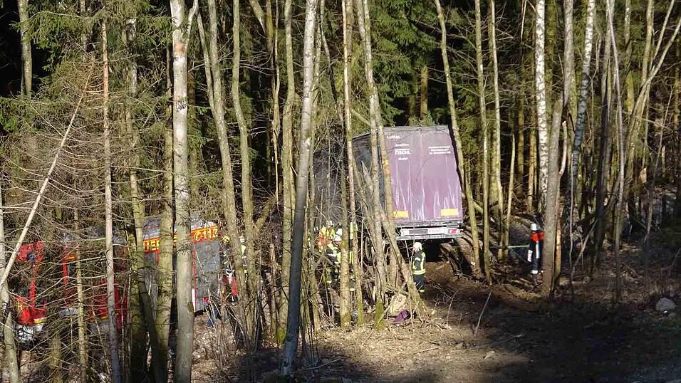 Auf der B11 zwischen Gotteszell und Grafling ereignete sich ein Verkehrsunfall.