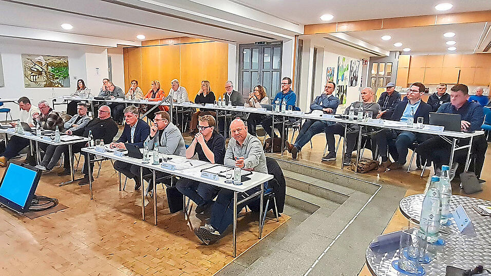 Bis auf Sabine Duschl (6.v.r.h.) kandidieren alle Gremiumsmitglieder erneut.