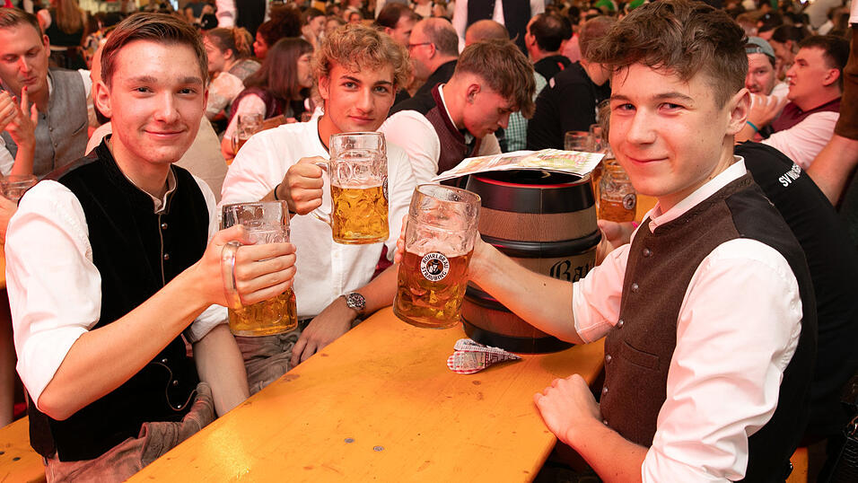 Die Partybilder vom Samstag, 9. August, aus dem Festzelt Weckmann. Die Partybilder vom Samstag, 9. August, aus dem Festzelt Weckmann.