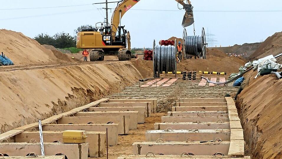 Mit dem Trassenbau - hier ein Archivbild einer vergleichbaren Erdkabel-Baustelle in Norddeutschland - steht der wirklich problematische Teil des Süd-Ost-Links noch bevor. Mit dem Trassenbau - hier ein Archivbild einer vergleichbaren Erdkabel-Baustelle in Norddeutschland - steht der wirklich problematische Teil des Süd-Ost-Links noch bevor.
