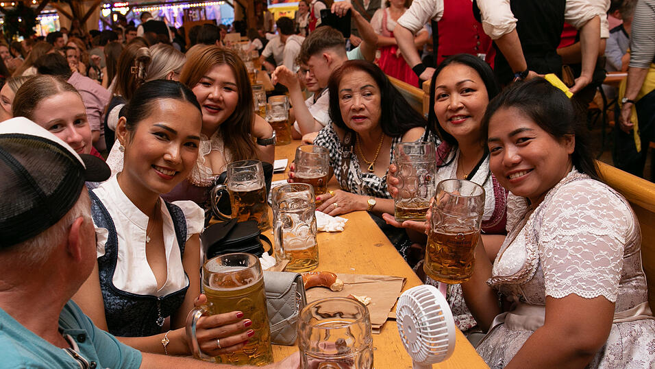 Das sind die Partybilder vom Dienstag, 12. August, aus dem Festzelt Nothaft. Das sind die Partybilder vom Dienstag, 12. August, aus dem Festzelt Nothaft.