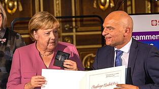 Merkel erhielt den Elisabeth-Preis der Caritas f&uuml;r ihren Einsatz f&uuml;r Solidarit&auml;t, Verantwortung und gesellschaftlichen Zusammenhalt.