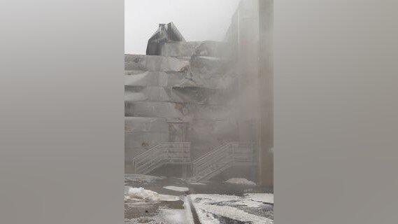 Es dauerte bis in die frühen Morgenstunden, ehe die Einsatzkräfte der Feuerwehr das Feuer unter Kontrolle hatten. (Foto: ih) Es dauerte bis in die frühen Morgenstunden, ehe die Einsatzkräfte der Feuerwehr das Feuer unter Kontrolle hatten. (Foto: ih)
