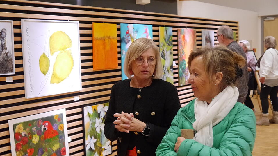 Impressionen der Kunstausstellung im Ergoldinger Bürgersaal.