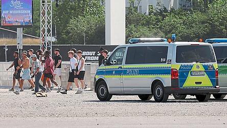 Die Polizei erhöhte wegen der Vorfälle die Zahl der eingesetzten Beamten.