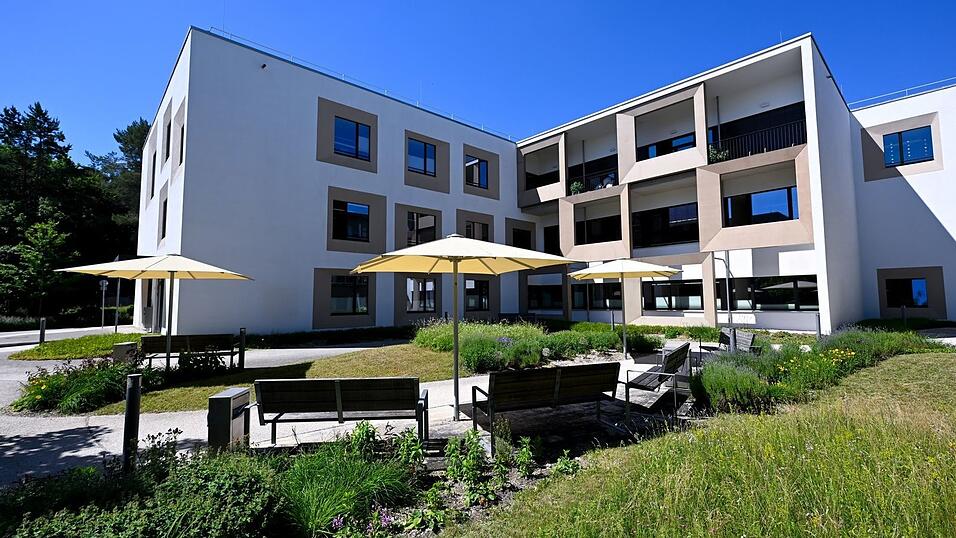 Acht Einzelzimmer gibt es auf der Münchner Kinderpalliativstation - und Platz für Eltern und Geschwister. Acht Einzelzimmer gibt es auf der Münchner Kinderpalliativstation - und Platz für Eltern und Geschwister.