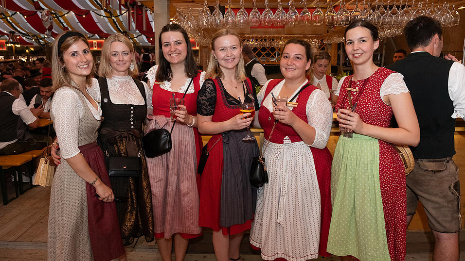 Die Partybilder vom Montag, 14. August 2023, aus dem Festzelt Krönner. Die Partybilder vom Montag, 14. August 2023, aus dem Festzelt Krönner.