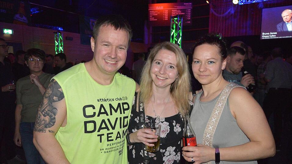 Die Gäste feierten ausgelassen. Die Gäste feierten ausgelassen.