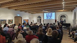 Viele Interessierte waren zum Vortrag von Eva Bauernfeind gekommen. Viele Interessierte waren zum Vortrag von Eva Bauernfeind gekommen.