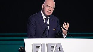 FIFA-Chef Infantino geht mit einem Brief an die Fußball-Funktionäre in die Offensive. (Archivbild) FIFA-Chef Infantino geht mit einem Brief an die Fußball-Funktionäre in die Offensive. (Archivbild)