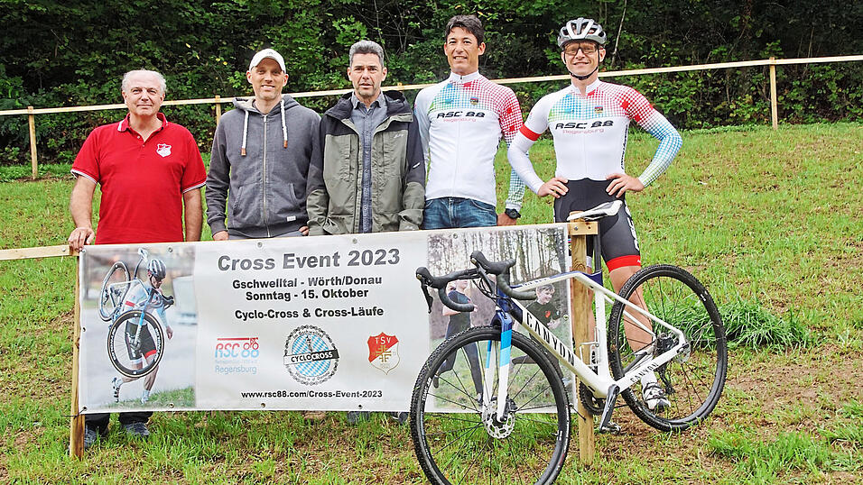 Fiebern dem Großereignis am 15. Oktober entgegen: TSV-Vorsitzender Ekkehard Hollschwandner, Organisationsleiter Joachim Hertkorn und die weiteren Organisatoren Erik Becker, Daniel Stauber und Roman Woda (von links). Fiebern dem Großereignis am 15. Oktober entgegen: TSV-Vorsitzender Ekkehard Hollschwandner, Organisationsleiter Joachim Hertkorn und die weiteren Organisatoren Erik Becker, Daniel Stauber und Roman Woda (von links).
