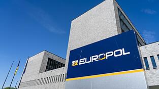 EU-Polizeibeh&ouml;rde Europol in Den Haag: Fahnder stoppen in 18 L&auml;ndern Falschgeld im Wert von 1,2 Milliarden Euro. Die meisten Bl&uuml;ten kamen aus China. (Symbolbild)
